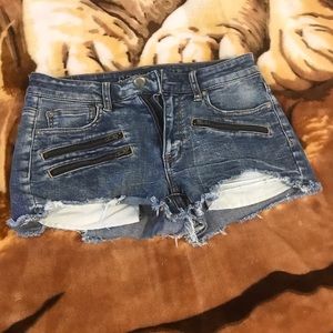 AEO Destroyed Denim Short Shorts💕